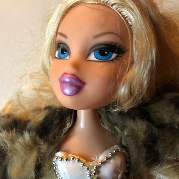 Bratz Designed By Cloe 2001 Doll - Picture 7 of 9